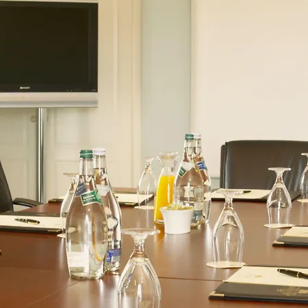 Hotel Maudlins House