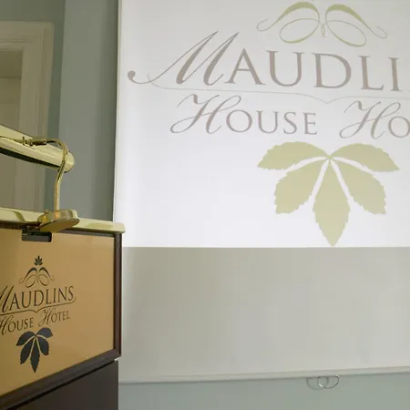 Maudlins House 3* ناس