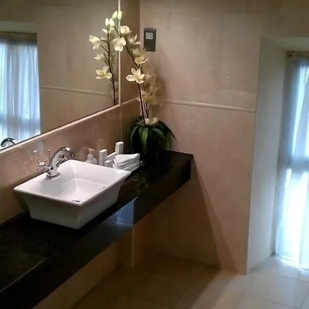 Maudlins House Hotel 3*