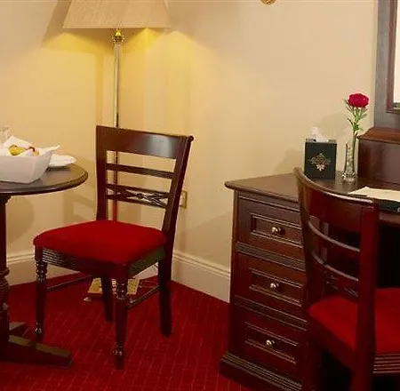 Maudlins House Hotel 3*