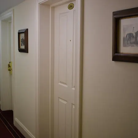 Maudlins House 3* ناس