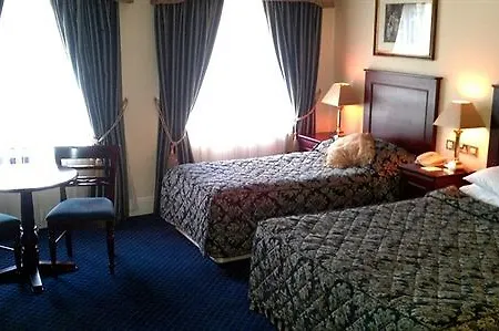 Maudlins House فندق
