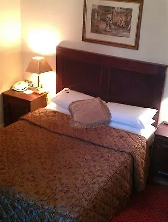 Maudlins House Hotel 3*