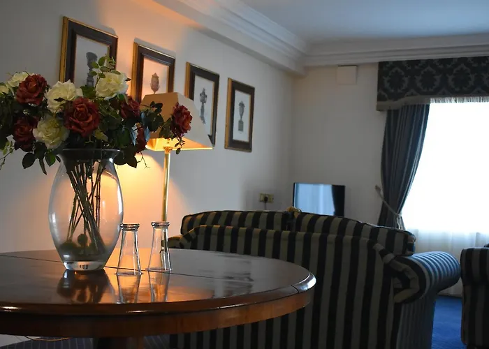 Hotel Maudlins House